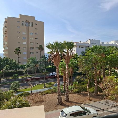 Central 2-Bed Apartment In Estepona Port Esterno foto