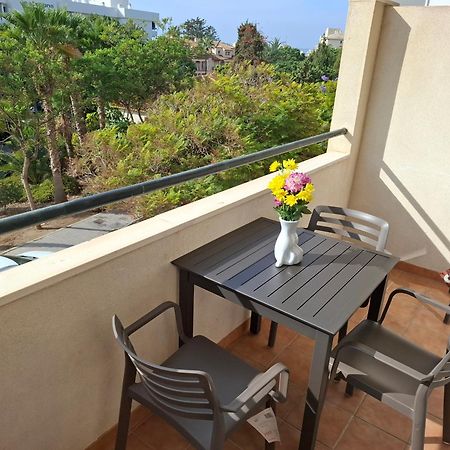 Central 2-Bed Apartment In Estepona Port Esterno foto