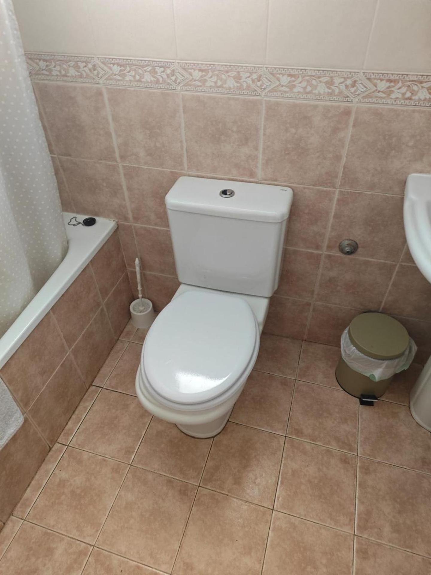 Central 2-Bed Apartment In Estepona Port Esterno foto