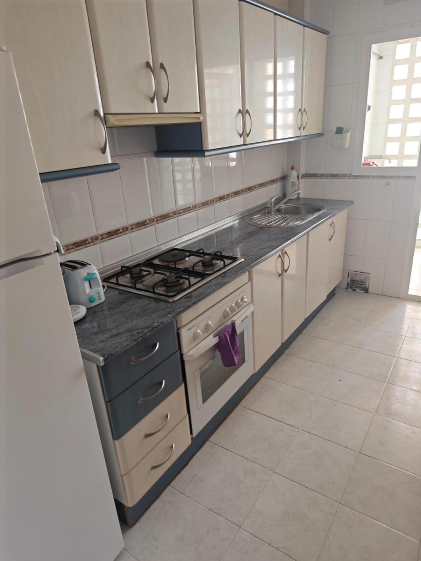 Central 2-Bed Apartment In Estepona Port Esterno foto