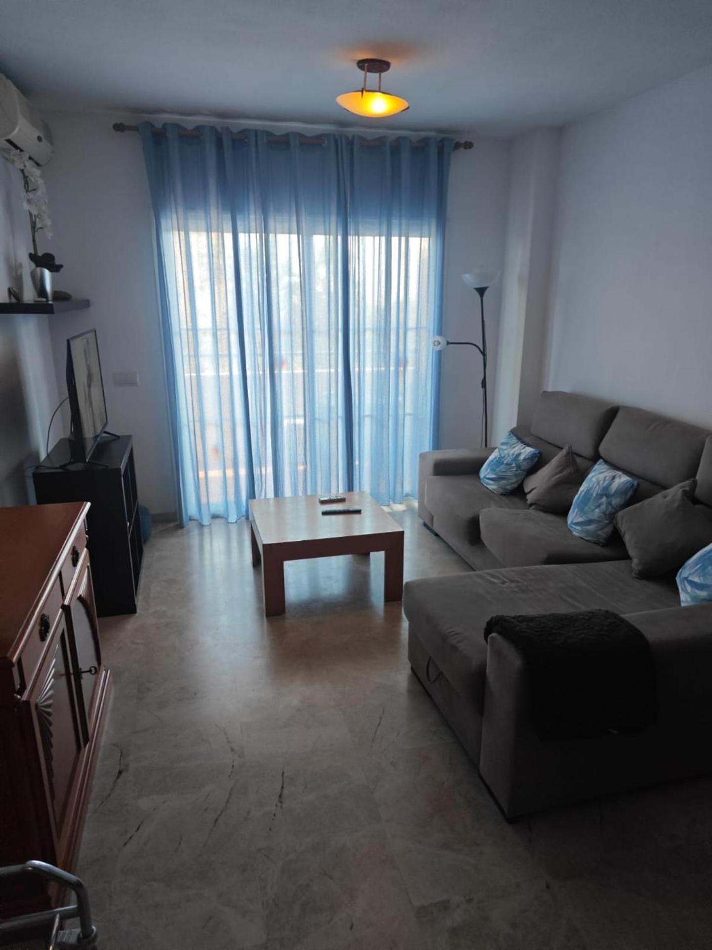 Central 2-Bed Apartment In Estepona Port Esterno foto